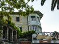 Двухуровневые апартаменты, площадью 180 кв.м., на полностью отреставрированной исторической вилле, в Дзоальи (Лигурия). Италия