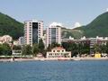 Квартиры в новом жилом комплексе "Fontana Centar", в 100 метрах от моря, в Будве. Черногория