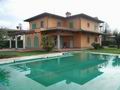Новая вилла, общей площадью 400 кв.м., с бассейном, в Форте дей Марми, провинция Лукка, регион Тоскана. Италия