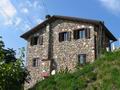 Полностью отреставрированный каменный дом, площадью 150 кв.м., с панорамным видом на море, в Граньяна, Каррара, Тоскана. Италия