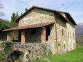 Усадьба с каменным домом, площадью 258 кв.м., в Баньоне, Луниджана, провинция Масса- Каррара, Тоскана. Италия