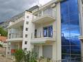 Двухэтажная квартира, площадью 85 кв.м., с видом на Бока-Которский залив и горы, в Доброте.  Черногория