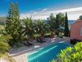 Вилла, жилой площадью 200 кв.м., в отличном состоянии, с панорамным видом, в Теуль-сюр-Мер. Франция и княжество Монако