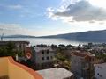 Три квартиры в многоквартирном доме, площадью две по 55 кв.м. и 95 кв.м., с видом на море, в Биело. Черногория