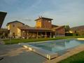 Агротуризм - биологическое агрохозяйство с производством оливкового масла и гостиница, недалеко от Гроссето. Италия