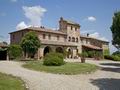 Старинное, полностью восстановленное имение с бассейном, возле небольшого городка Торрита ди Сиена (Torrita di Siena).  Италия