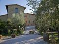 Гостиничный комплекс, общей площадью около 1500 кв.м., с потрясающим видом на окрестности, в Чивителла-ин-Валь-ди-Кьяна (Civitella in Val di Chiana).  Италия