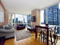 Трехкомнатная квартира, площадью 95 кв.м., с отделкой класса "люкс", в Нью-Йорке, на Манхэттене (район Уэст-Сайд). США