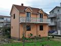 Хороший уютный двухэтажный дом, площадью 112 кв.м., в пригороде Будвы. Черногория