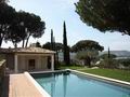 Вилла в идеальном состоянии, жилой площадью 400 кв.м., с видом на залив, в парке "Сен-Тропе". Франция и княжество Монако