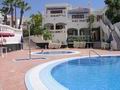 Квартира, жилой площадью 75 кв.м., в жилом комплексе, в Лос Кристианос, на острове Тенерифе.  Испания