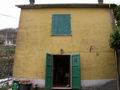 Двухэтажный каменный дом, общей площадью 90 кв.м., расположенный в горах, в небольшом поселке Дзери, провинция Масса-Каррара, регион Тоскана.  Италия