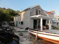 Двухэтажный каменный дом, площадью 100 кв.м., на первой линии от моря, в Крашичи (Тиват). Черногория